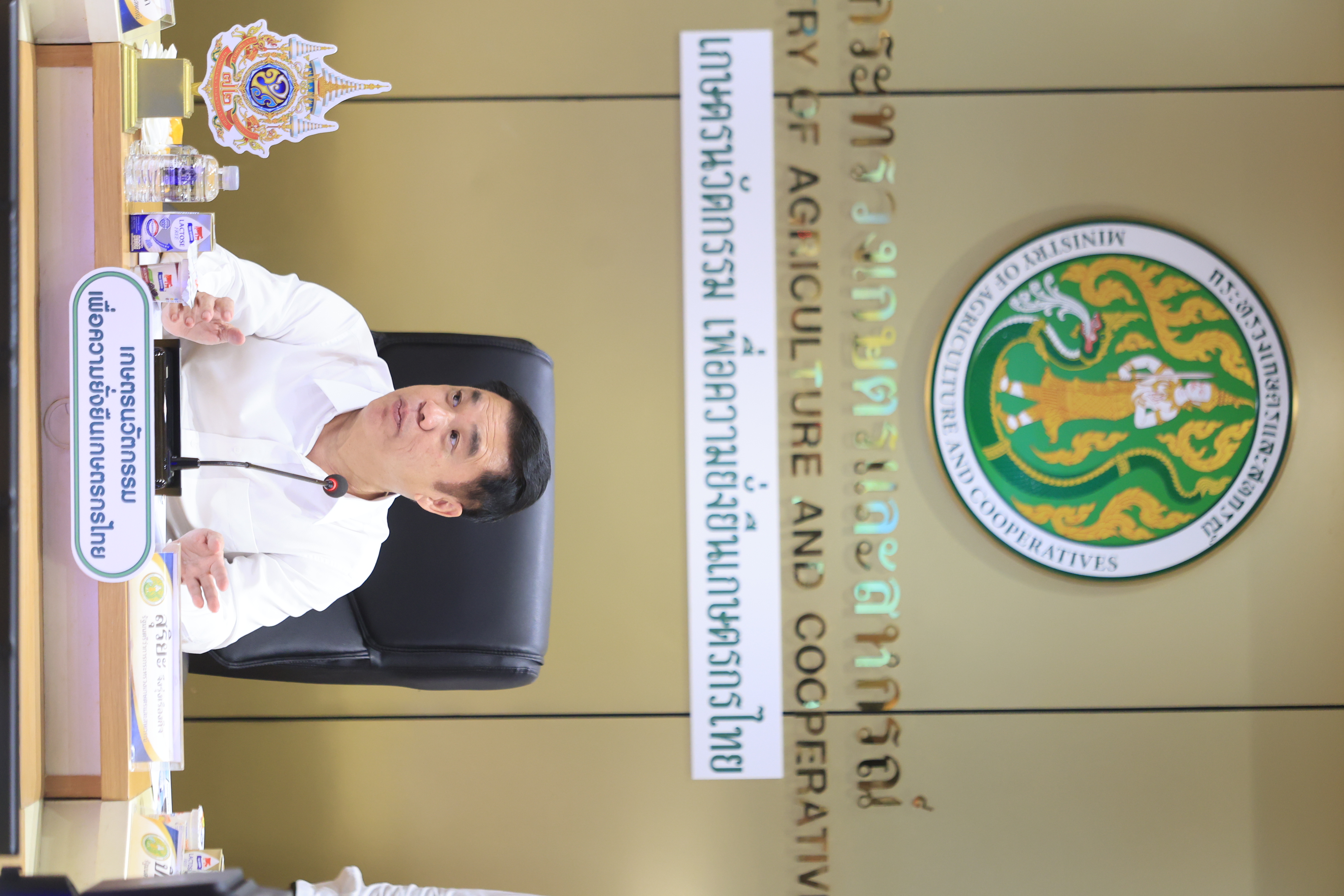 title - เลขาธิการ ส.ป.ก. ร่วมการประชุมผู้บริหารระดับสูงของกระทรวงเกษตรและสหกรณ์ รับมอบนโยบาย รมว.กษ. 5 ด้าน เน้นการทำงานเชิงรุก ลดขั้นตอน เร่งการนำเทคโนโลยีดิจิทัลมาช่วยในการทำงาน ผลักดัน 6 เรื่องเร่งด่วน ต้องเห็นผลที่เป็นรูปธรรม ชูแนวคิดหลัก “เกษตรนวัตกรรม เพื่อความยั่งยืนเกษตรกรไทย” 